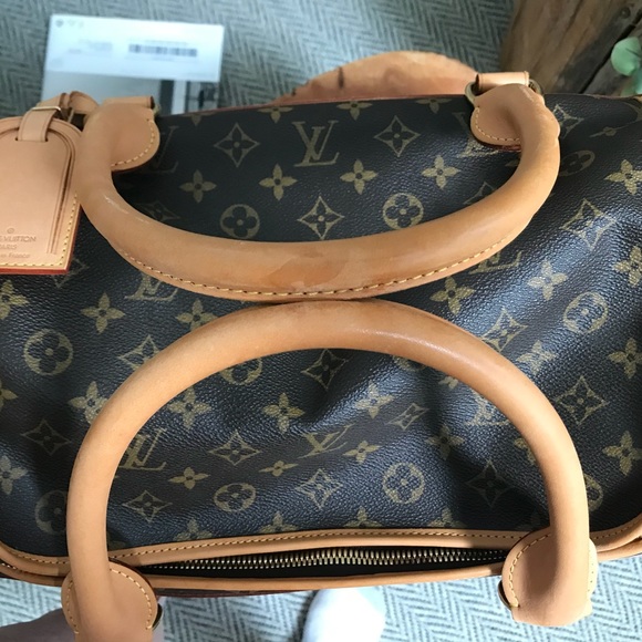 AUTH LV 40 SAC CHEIN NEVER USED STORED PERFECTLY. PURCHASED NEW BY ME! PRISTINE - Picture 6 of 8